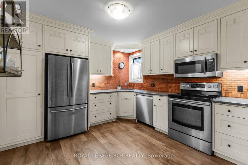 56 Wilson Crescent — photo 5 of 40