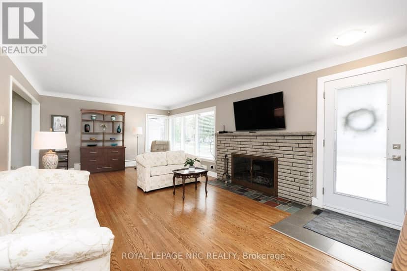 24 Munro Street — photo 10 of 35