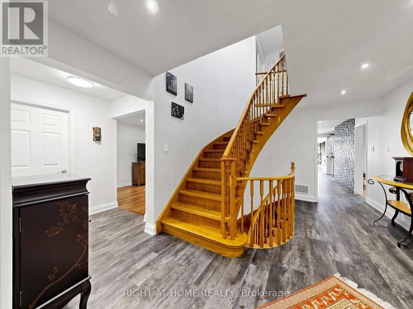 43 Topham Crescent — photo 11 of 40