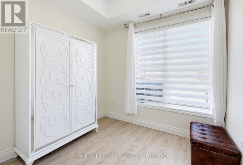 960 Bloor Street — photo 19 of 30