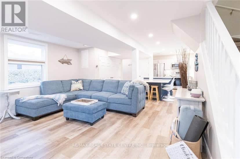 11 Dietrich Crescent — photo 13 of 23