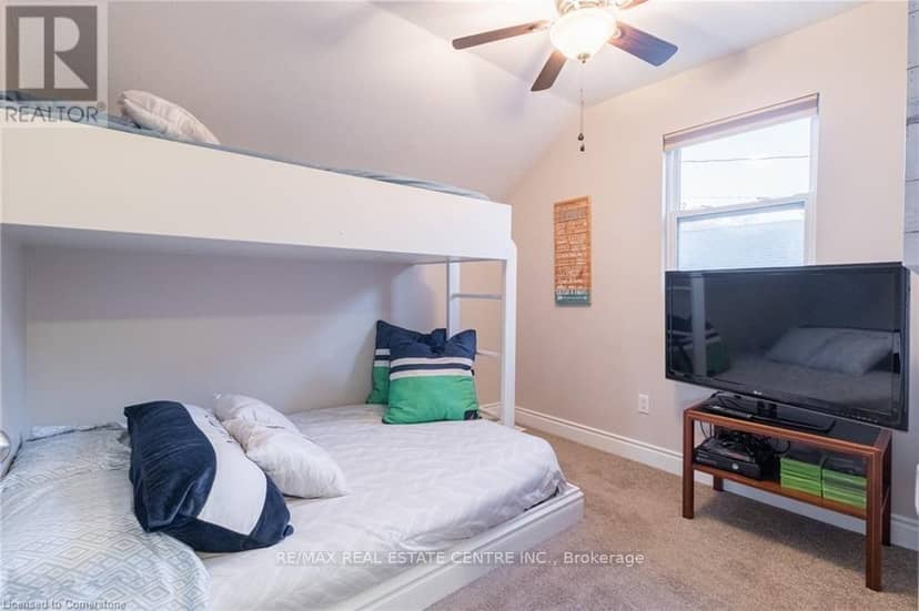 11 Dietrich Crescent — photo 20 of 23