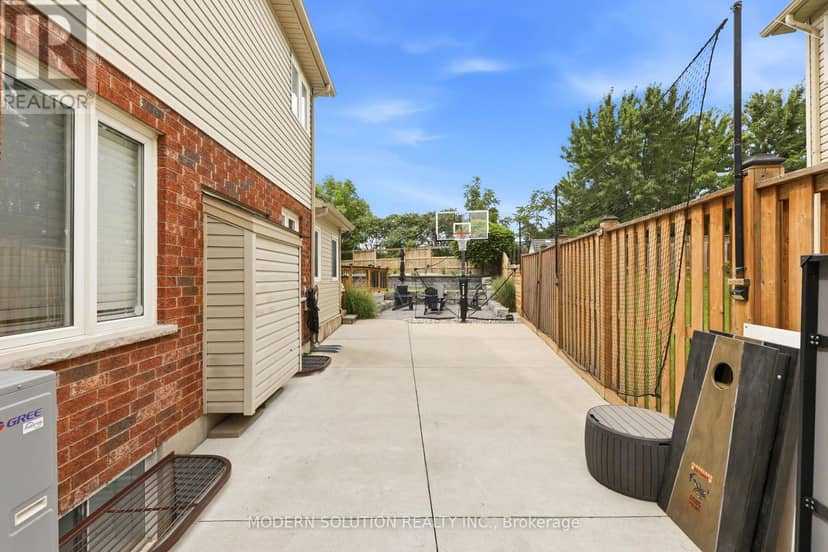 897 Bradshaw Crescent — photo 27 of 40