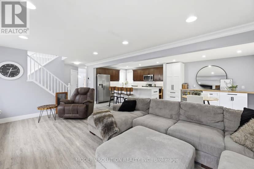 897 Bradshaw Crescent — photo 9 of 40