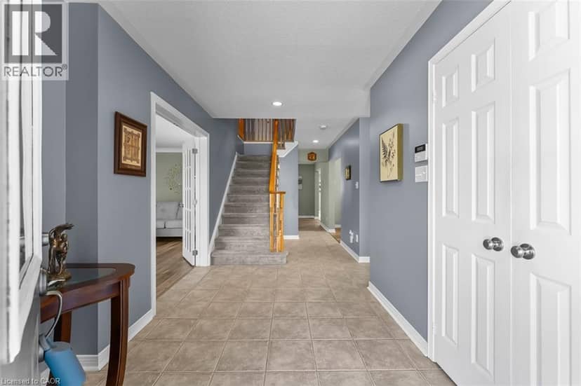 57 GOODMAN Crescent — photo 16 of 40