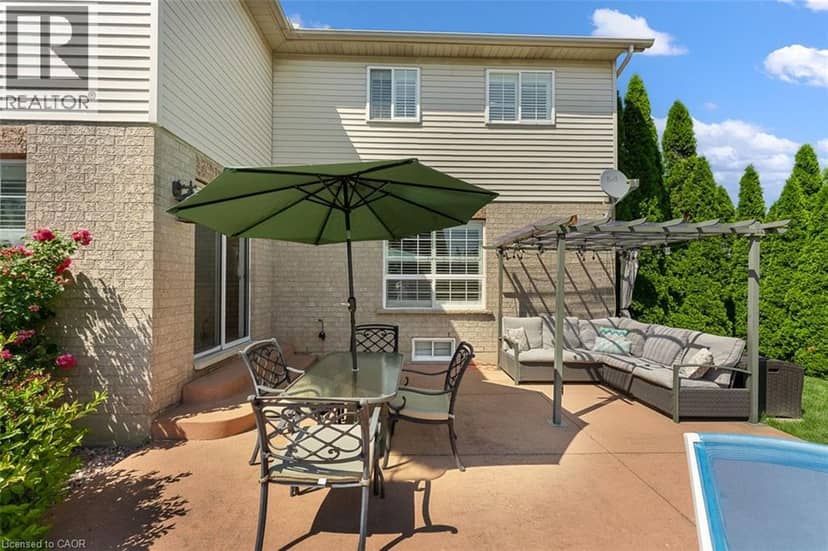 57 GOODMAN Crescent — photo 9 of 40