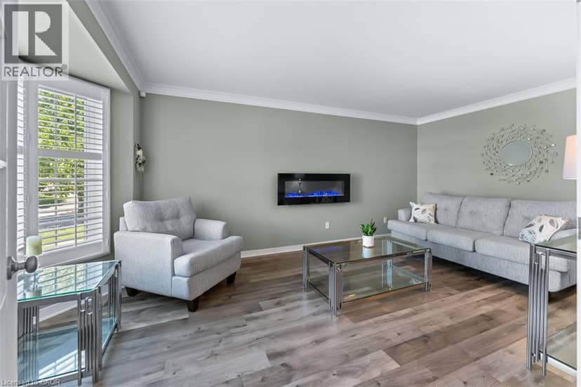 57 GOODMAN Crescent — photo 17 of 40