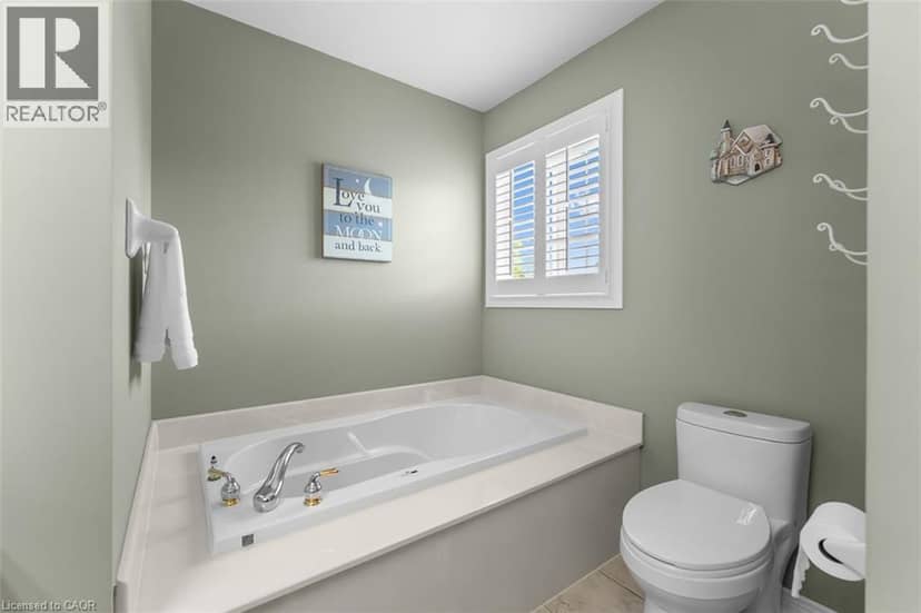 57 GOODMAN Crescent — photo 33 of 40