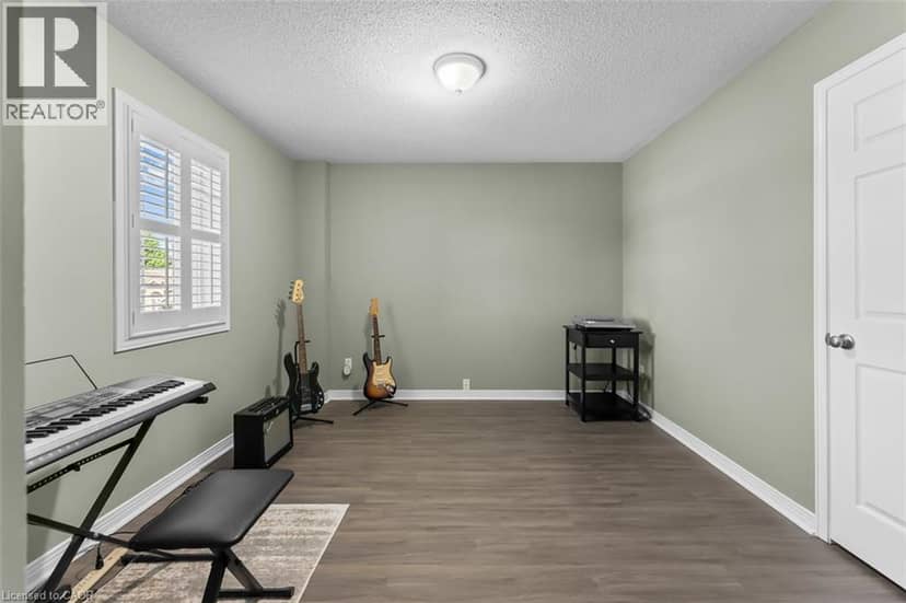 57 GOODMAN Crescent — photo 37 of 40