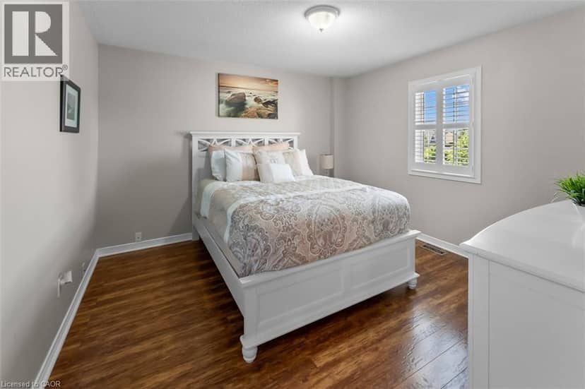 57 GOODMAN Crescent — photo 35 of 40