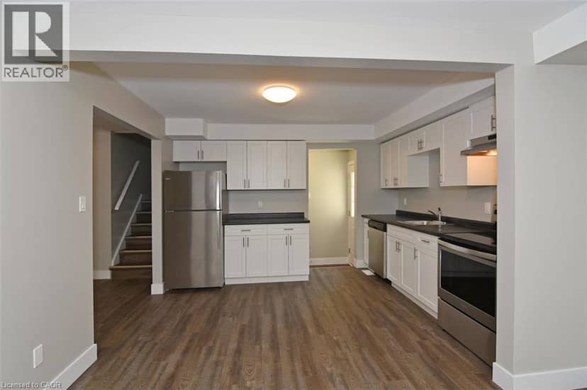 1 SOUTHWOOD Crescent — photo 4 of 30