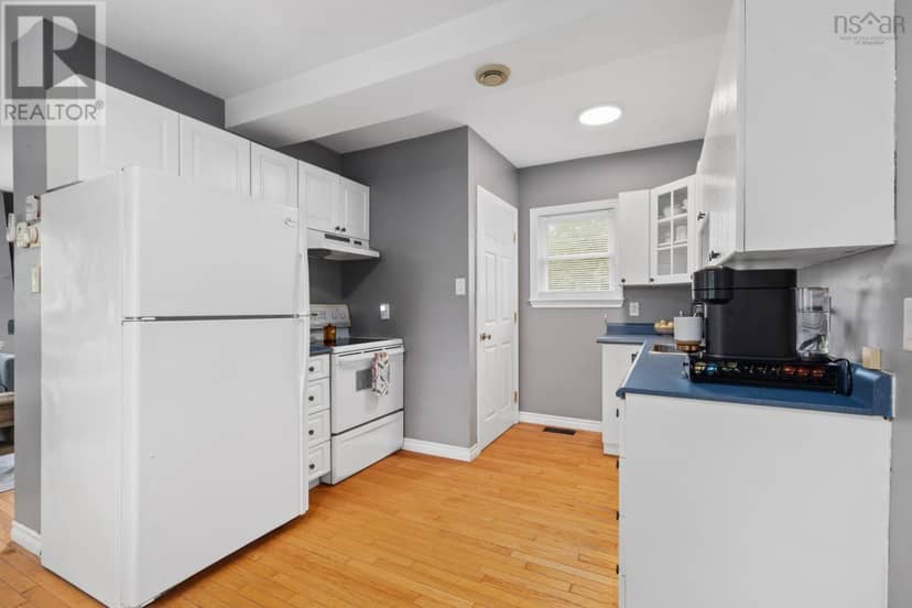 65 Green Road — photo 10 of 39
