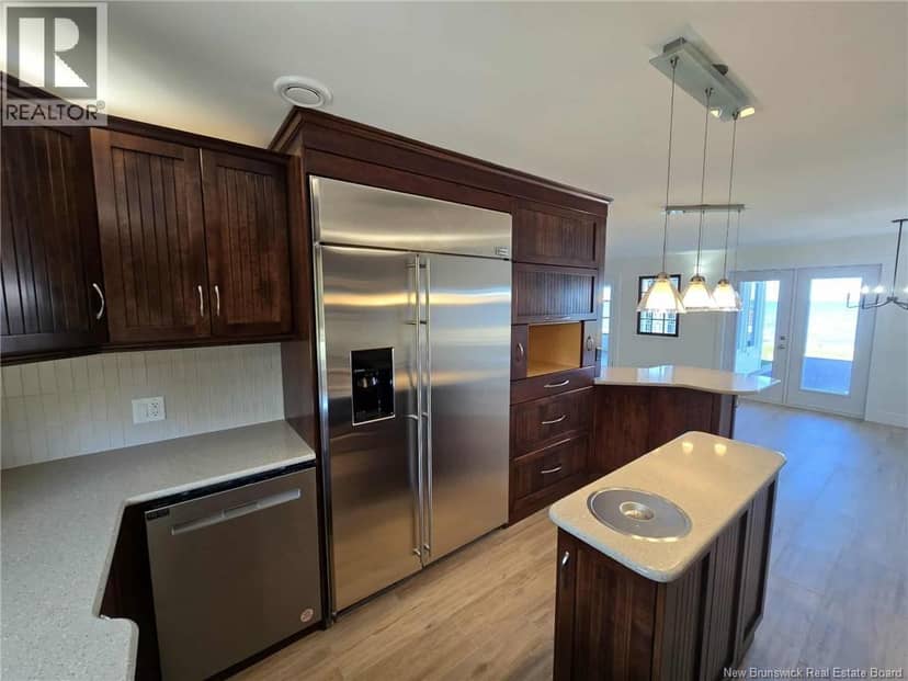 2156 Queen Elizabeth Drive — photo 25 of 40