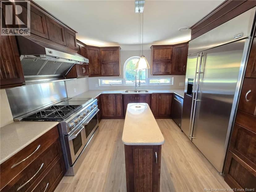 2156 Queen Elizabeth Drive — photo 27 of 40
