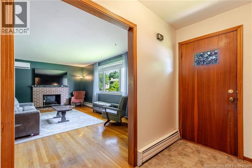 577 Maple Street — photo 3 of 40