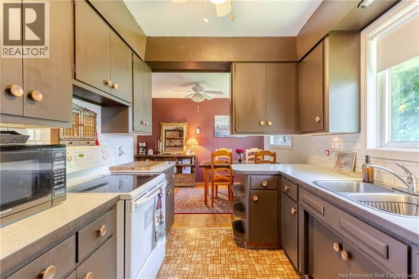 577 Maple Street — photo 5 of 40