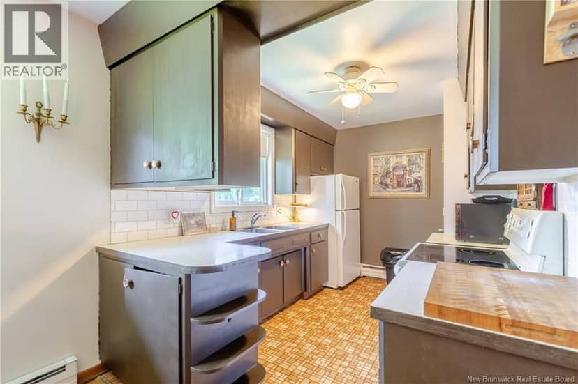 577 Maple Street — photo 7 of 40