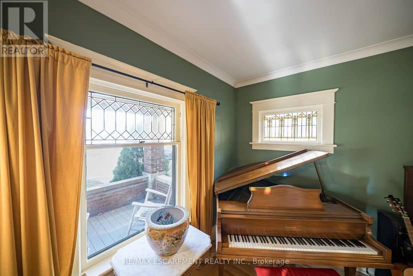 75 Walnut Street — photo 10 of 40