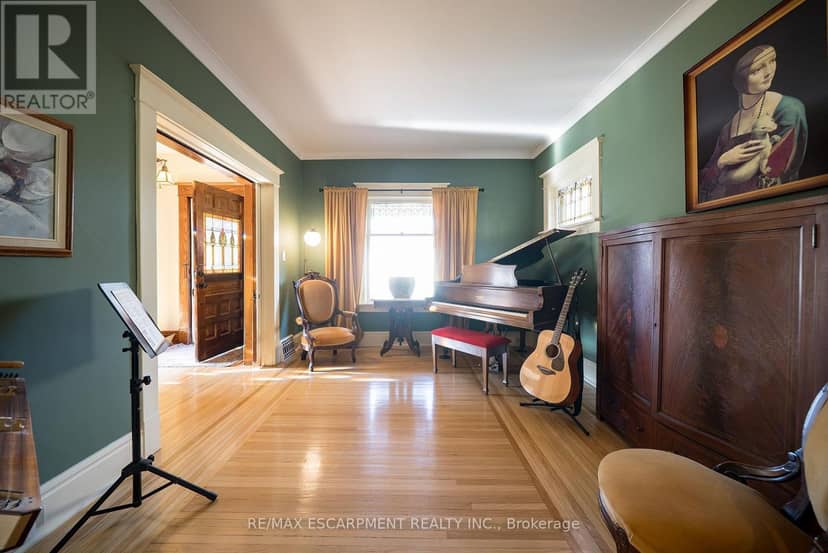 75 Walnut Street — photo 9 of 40