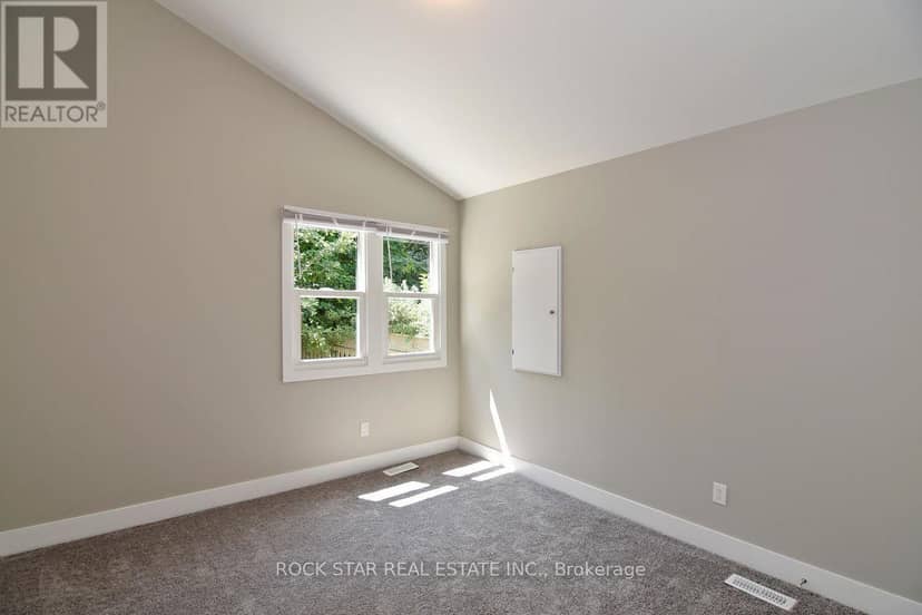 1 Southwood Crescent — photo 27 of 31