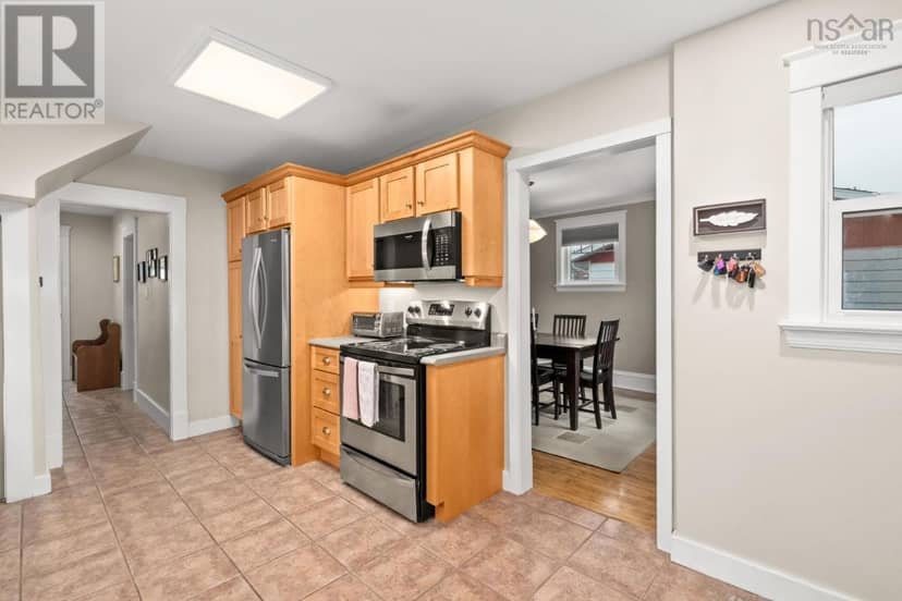 8 Eaton Avenue — photo 16 of 40
