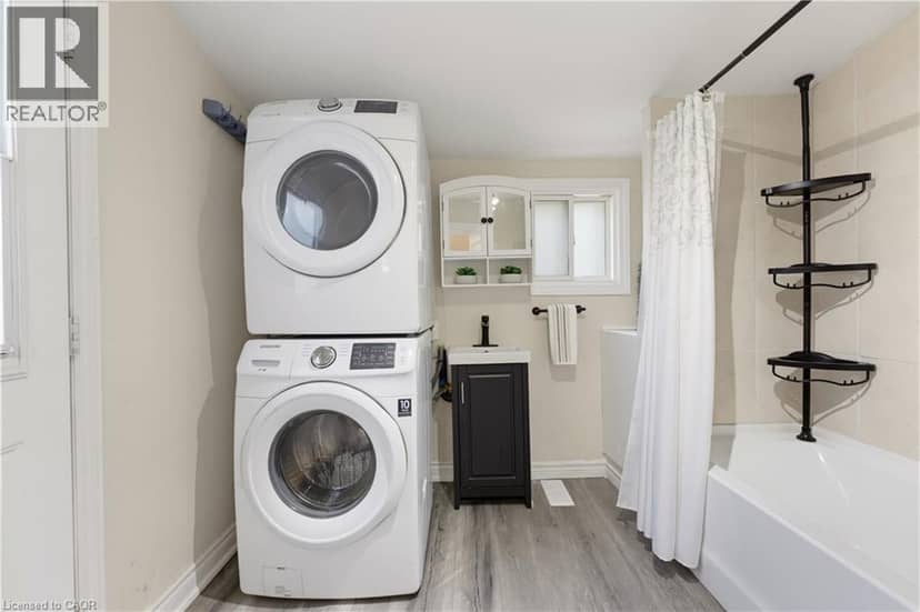 20 HOUSE Avenue — photo 10 of 24