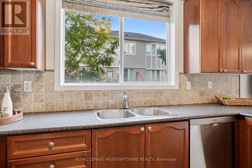 721 Switzer Crescent — photo 19 of 40