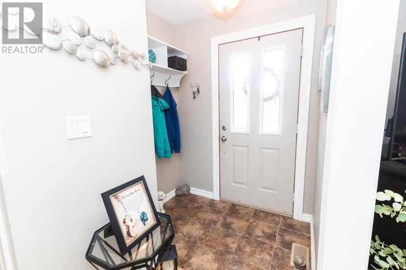 29 Routledge AVE — photo 19 of 40