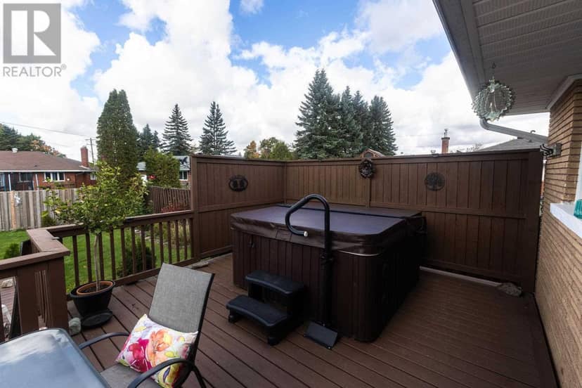 29 Routledge AVE — photo 36 of 40