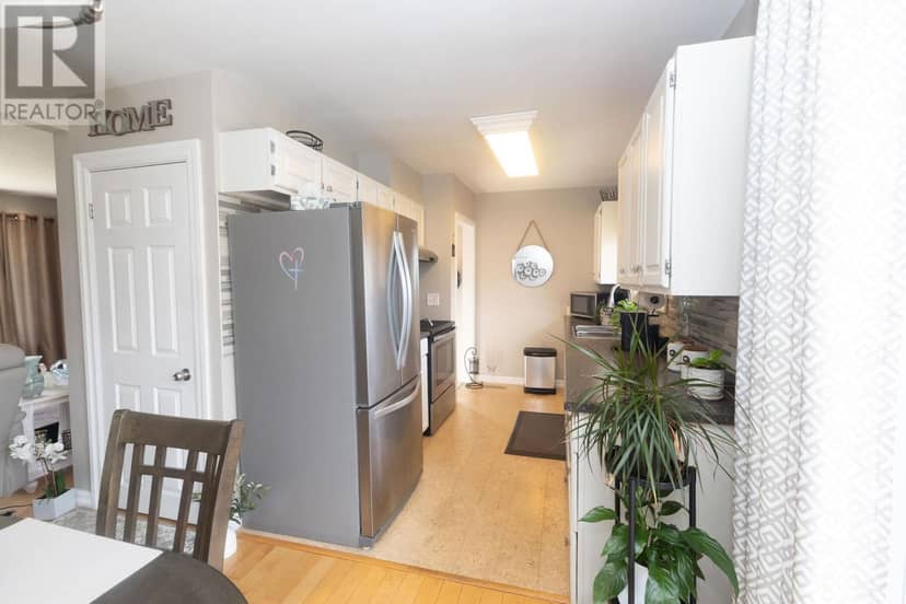 29 Routledge AVE — photo 7 of 40