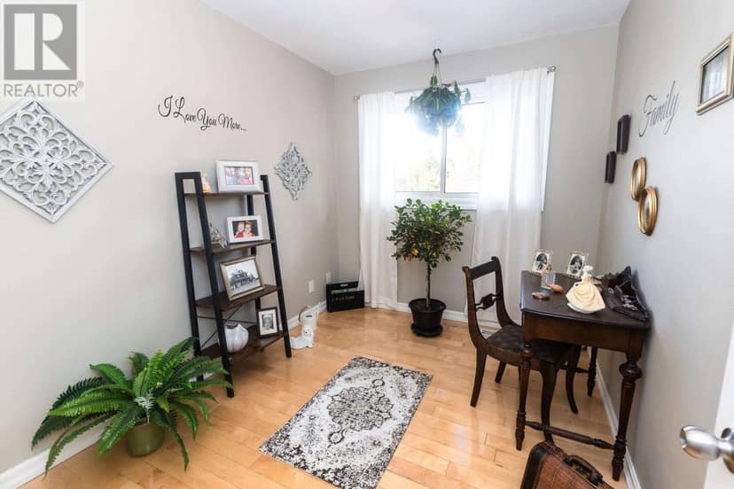 29 Routledge AVE — photo 9 of 40
