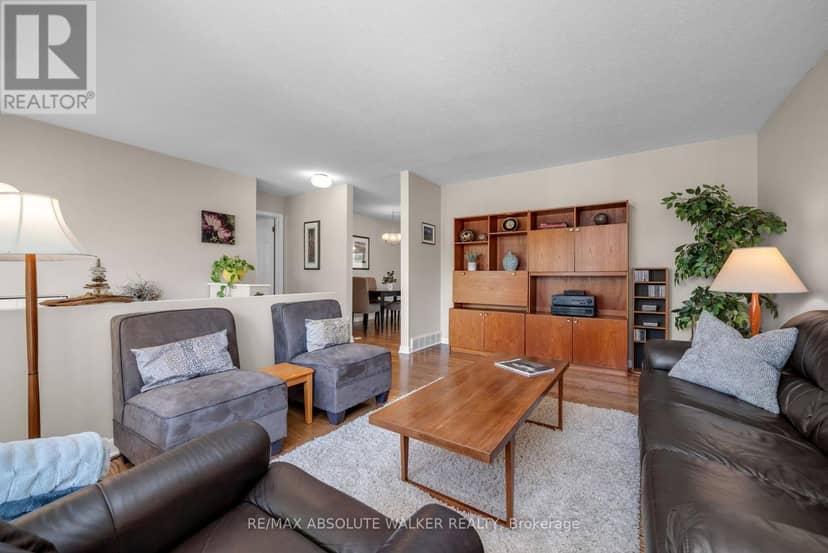 5 West Herrington Court, Ottawa, photo 2