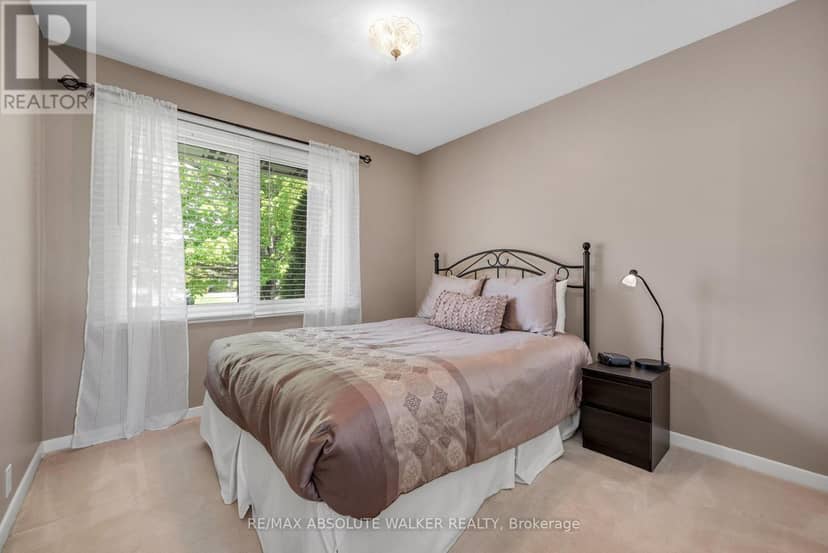 5 West Herrington Court, Ottawa, photo 5