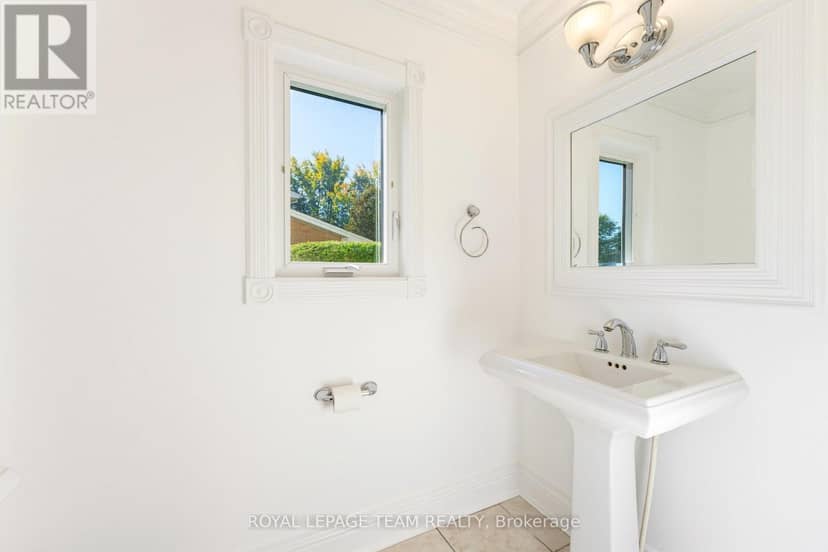 35 Mohawk Crescent — photo 16 of 40