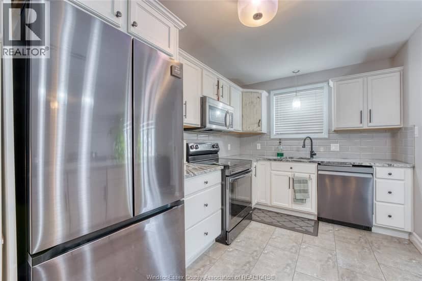 2920 Robillard Crescent — photo 12 of 40