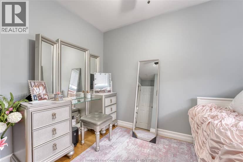 2920 Robillard Crescent — photo 19 of 40