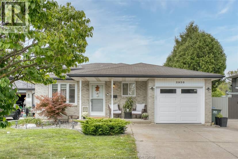2920 Robillard Crescent — photo 2 of 40