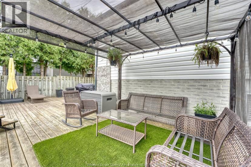 2920 Robillard Crescent — photo 35 of 40