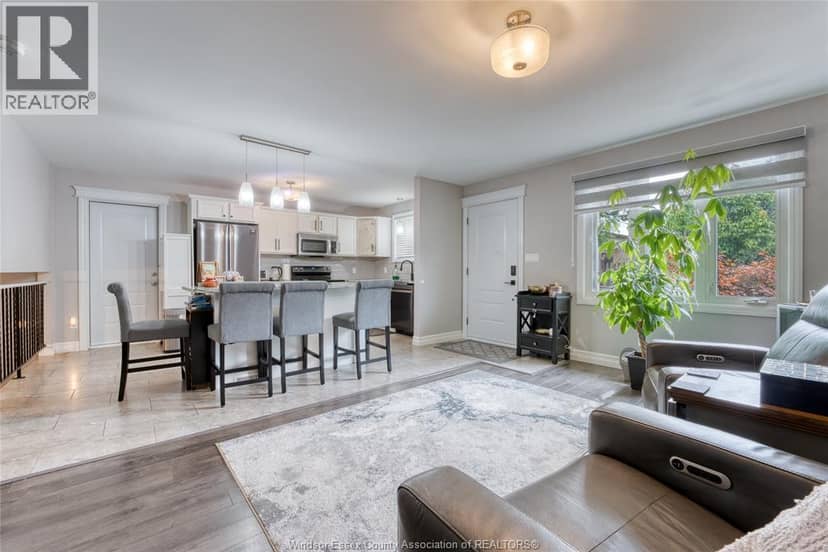 2920 Robillard Crescent — photo 5 of 40