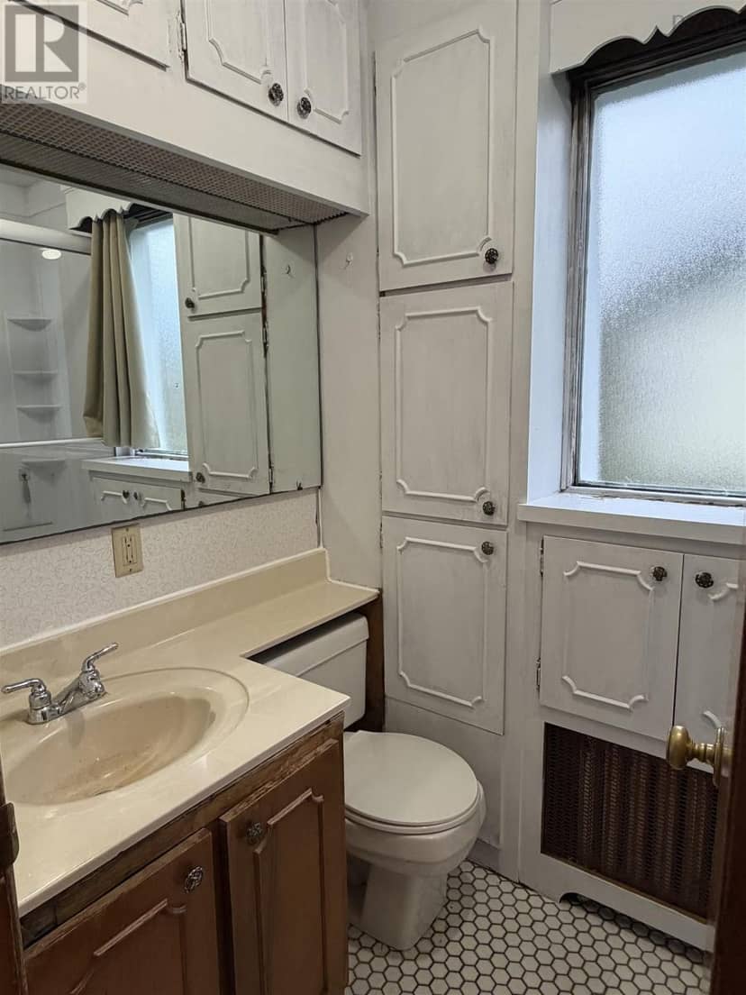 14 Rosewood Avenue — photo 11 of 35