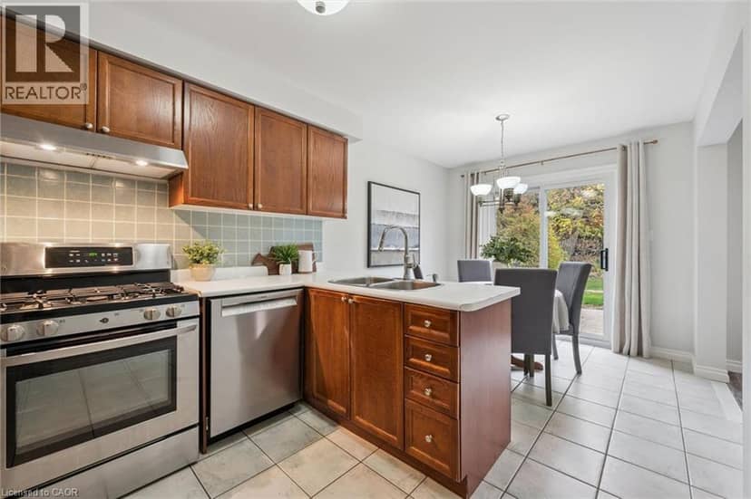 222 INGLIS Street — photo 14 of 38
