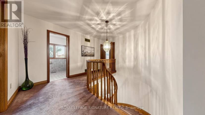 8 Royal Garden Boulevard — photo 19 of 40
