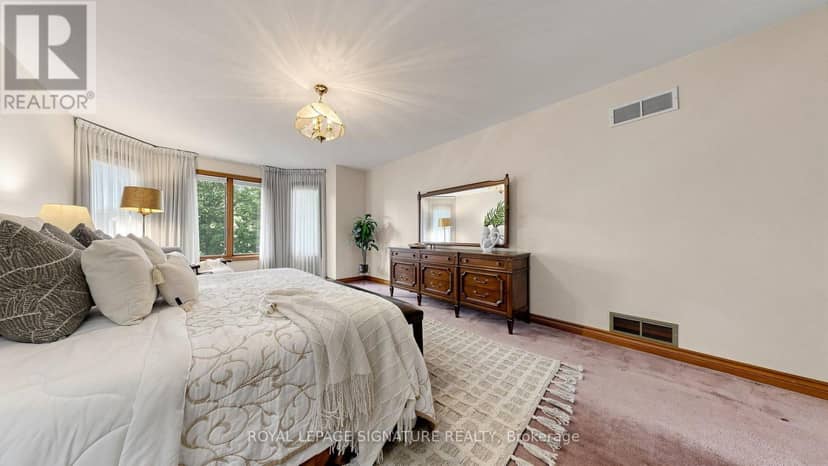 8 Royal Garden Boulevard — photo 21 of 40