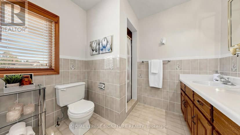8 Royal Garden Boulevard — photo 25 of 40