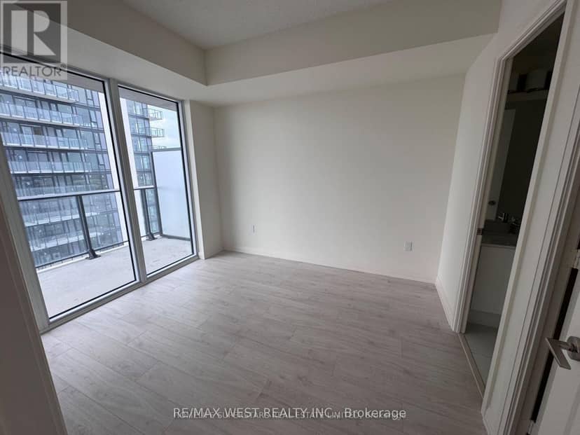 2302 - 8960 Jane Street — photo 16 of 22