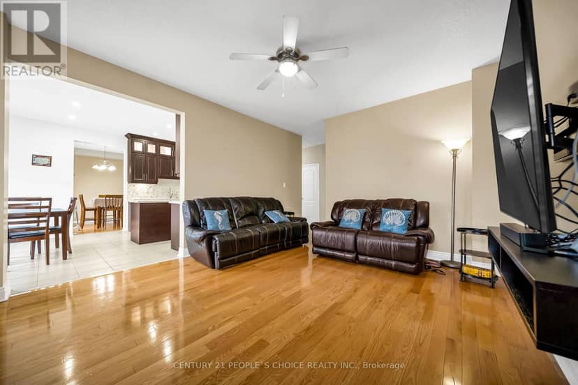 36 Humbolt Crescent — photo 15 of 40