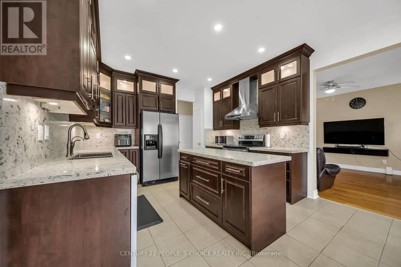 36 Humbolt Crescent — photo 17 of 40