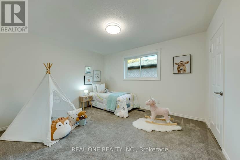 403 Parkridge Crescent — photo 37 of 40
