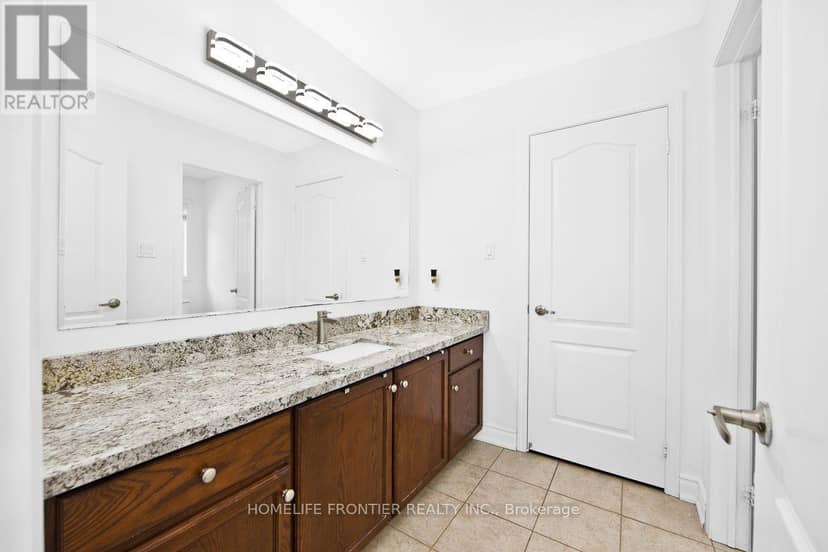 18 Hopkins Crescent — photo 23 of 35