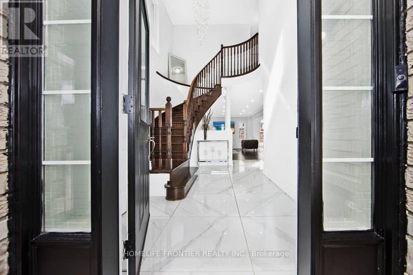 18 Hopkins Crescent — photo 4 of 35